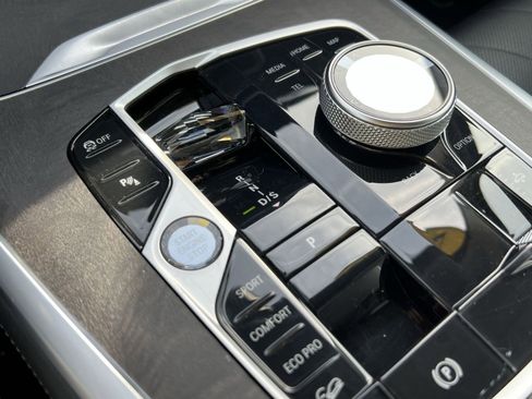 Used 2023 BMW X7 xDrive40i w/ Executive Package image 23