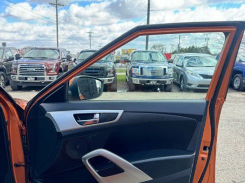 Used 2015 Hyundai Veloster image 14
