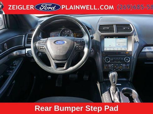 Used 2018 Ford Explorer XLT w/ Equipment Group 202A AWD/4WD image 15