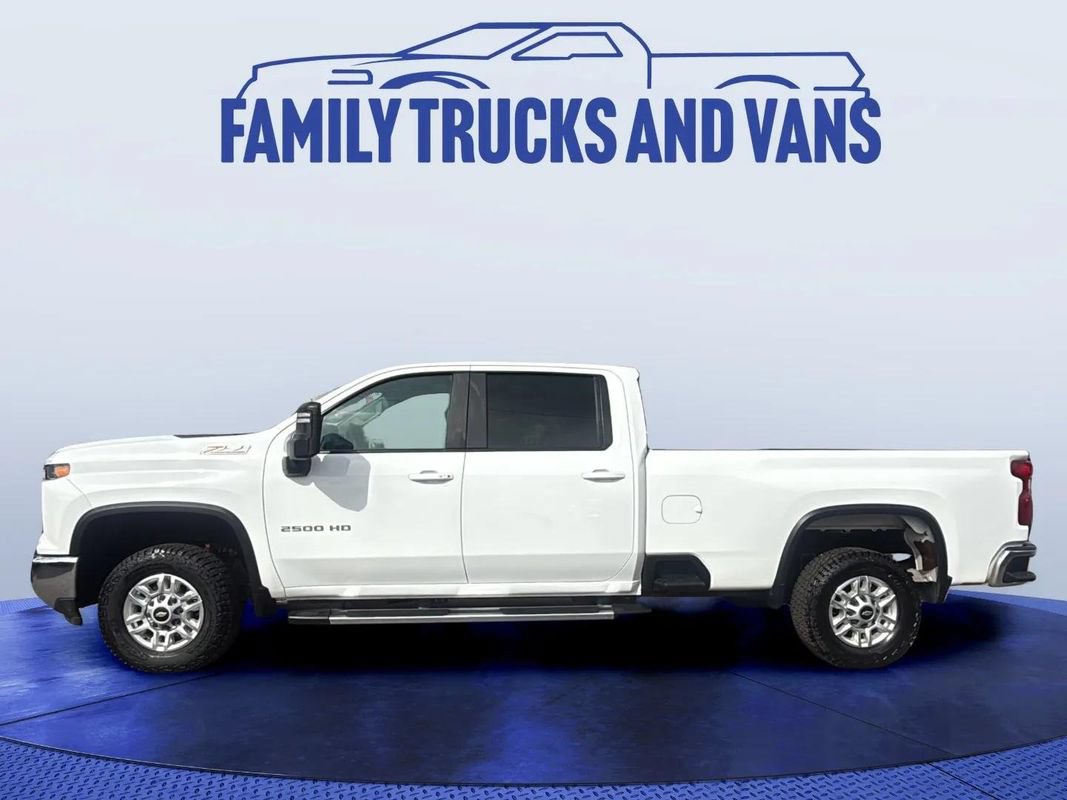 Used 2024 Chevrolet Silverado 2500 LT w/ Convenience Package AWD/4WD image 2