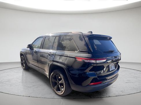 Used 2023 Jeep Grand Cherokee Altitude AWD/4WD image 5