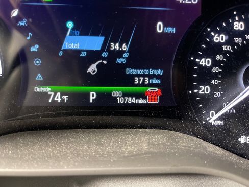 Used 2025 Toyota Sienna LE w/ LE Plus Package FWD image 21