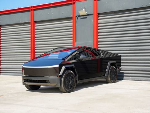 Used 2025 Tesla Cybertruck AWD Crew Cab image 1
