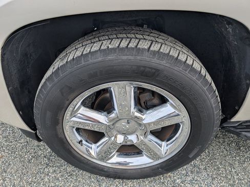 Used 2012 Chevrolet Tahoe LTZ image 12