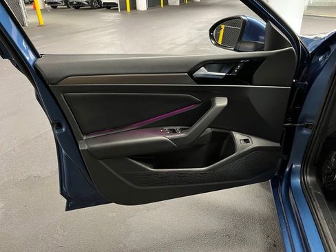 Used 2019 Volkswagen Jetta SEL Premium image 17