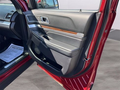Used 2019 Ford Explorer Limited w/ Ford Safe & Smart Package image 23