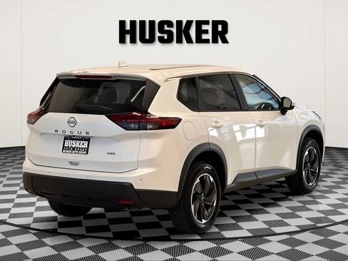 Used 2025 Nissan Rogue SV AWD/4WD image 4