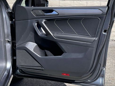 Used 2022 Volkswagen Tiguan SE R-Line image 22