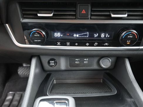 Used 2025 Nissan Rogue SV AWD/4WD image 27