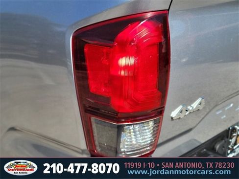 Used 2018 Toyota Tacoma SR5 w/ Exterior Package image 9