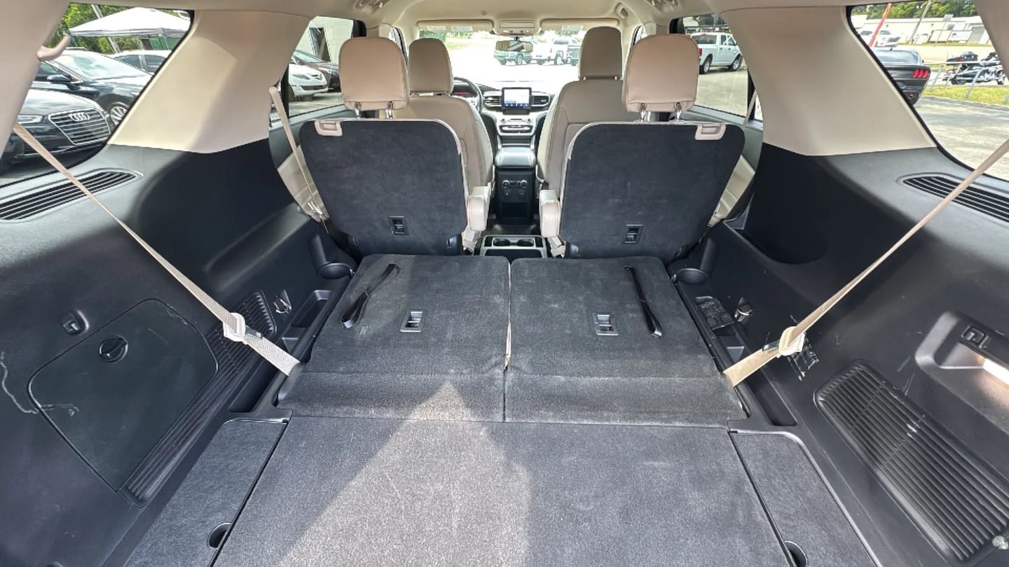 Used 2021 Ford Explorer XLT w/ Equipment Group 202A RWD image 27