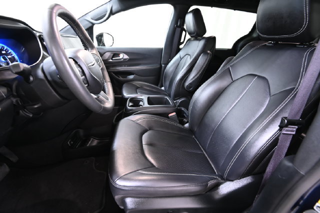 Used 2025 Chrysler Pacifica Select FWD image 7