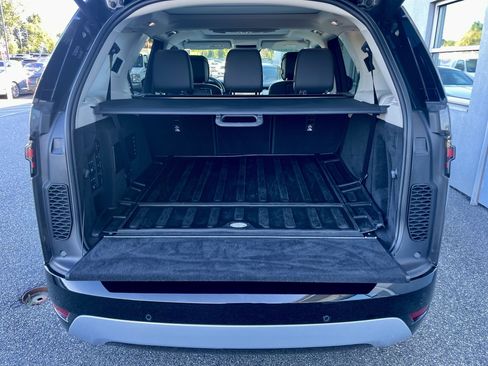 Certified 2025 Land Rover Discovery Metropolitan Edition AWD/4WD image 38