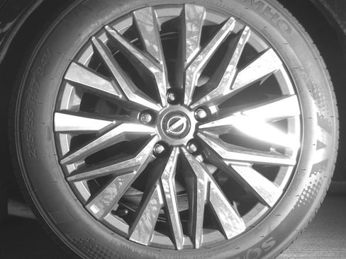 Used 2025 Nissan Altima 2.5 SV FWD image 14