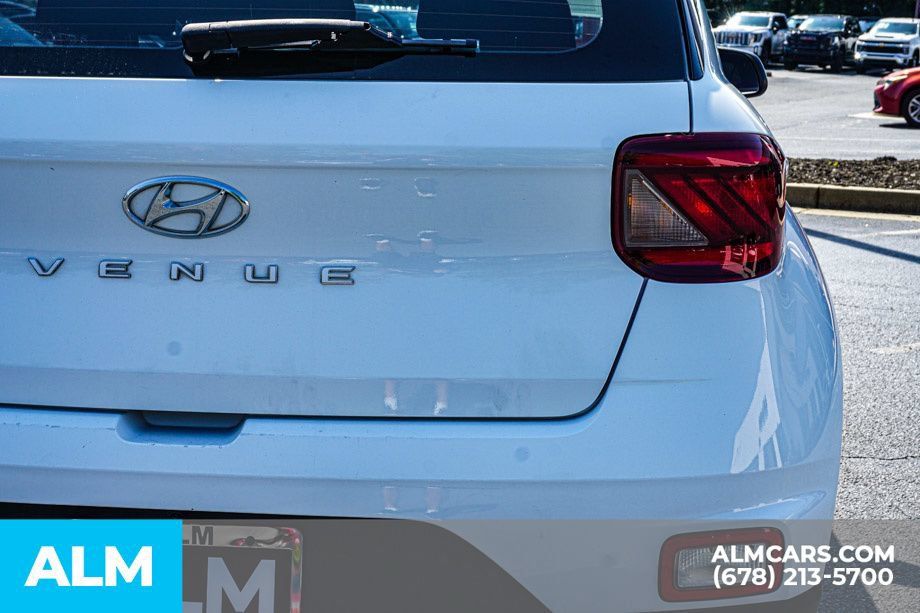 Used 2025 Hyundai Venue SEL FWD image 12