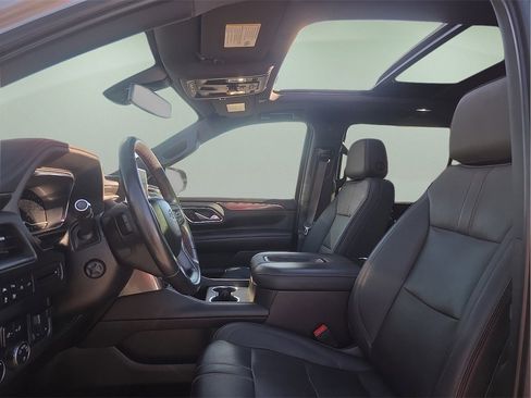 Used 2022 Chevrolet Suburban RST w/ Luxury Package image 18