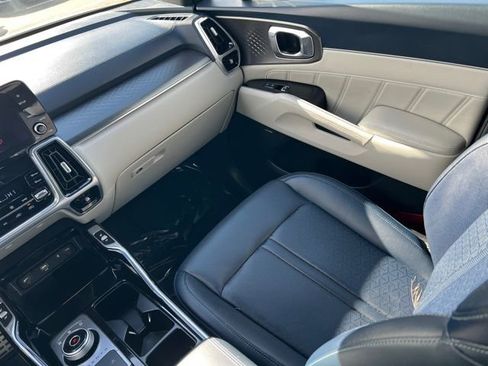 Used 2023 Kia Sorento SX Prestige image 11