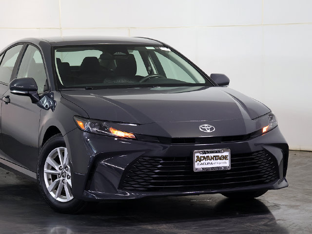 Used 2025 Toyota Camry LE FWD image 6