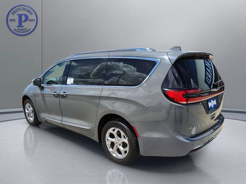 Used 2021 Chrysler Pacifica Limited w/ Premium & Safety Sphere Group AWD/4WD image 5