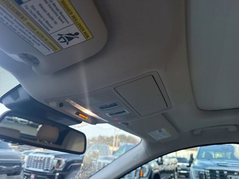 Used 2018 Jaguar F-PACE Premium image 19