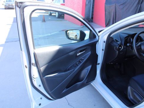 Used 2020 Toyota Yaris LE image 9