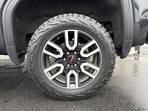 Used 2024 GMC Sierra 1500 AT4 w/ Technology Package image 3