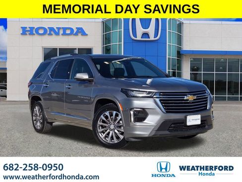 Used 2023 Chevrolet Traverse Premier FWD image 1