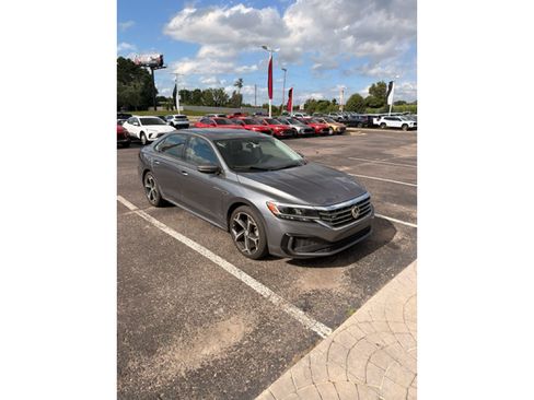Used 2020 Volkswagen Passat 2.0T R-Line FWD image 1