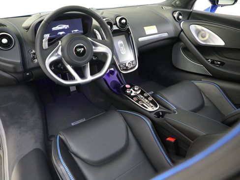 Used 2023 McLaren GT RWD image 22