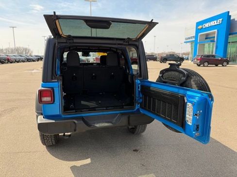 Used 2024 Jeep Wrangler Sport S image 16