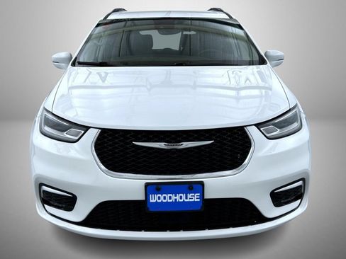 Certified 2022 Chrysler Pacifica Touring-L FWD image 2