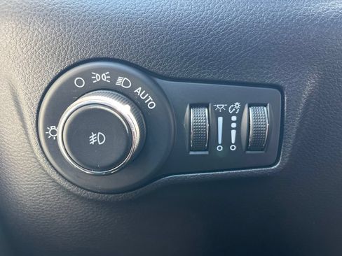 Certified 2024 Jeep Compass Latitude AWD/4WD image 11
