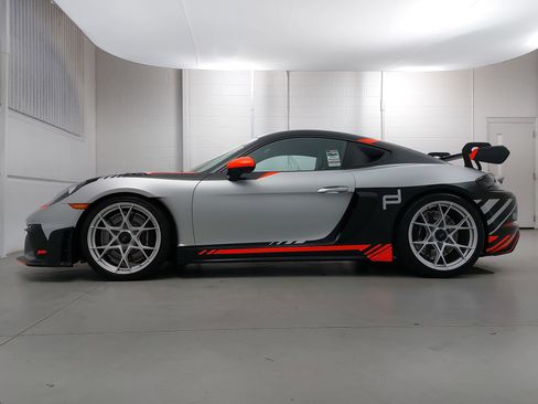 Certified 2025 Porsche 718 Cayman GT4 RS RWD image 2