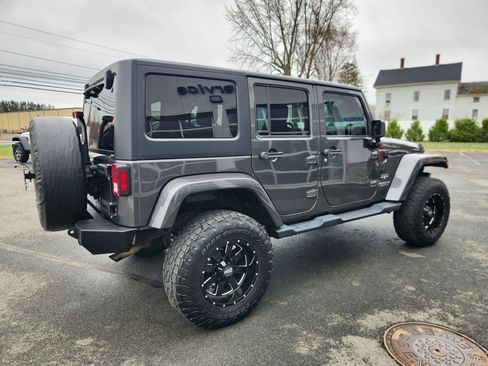 Used 2017 Jeep Wrangler Unlimited Sahara w/ Dual Top Group AWD/4WD image 17