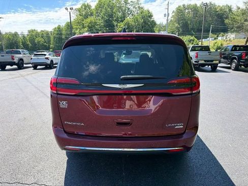 Used 2023 Chrysler Pacifica Limited AWD/4WD image 5