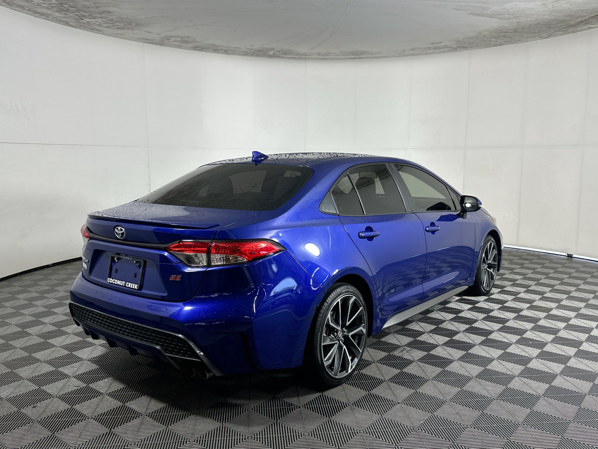 Used 2021 Toyota Corolla SE FWD image 3