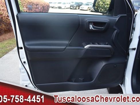 Used 2022 Toyota Tacoma Limited image 17