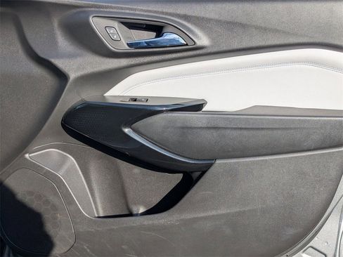 Used 2025 Chevrolet Trax LT w/ LT Convenience Package image 33