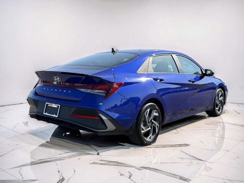 Used 2025 Hyundai Elantra Sport FWD image 2