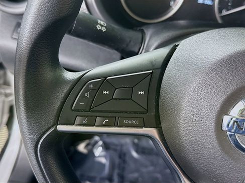 Used 2019 Nissan Kicks S image 19