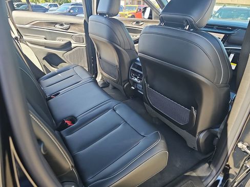 New 2026 Jeep Grand Cherokee Limited AWD/4WD image 11