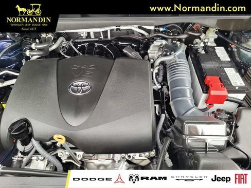Used 2022 Toyota Highlander XLE FWD image 20