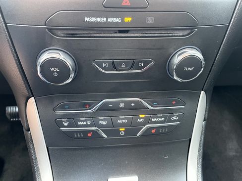Used 2015 Ford Edge SEL w/ Equipment Group 201A AWD/4WD image 17