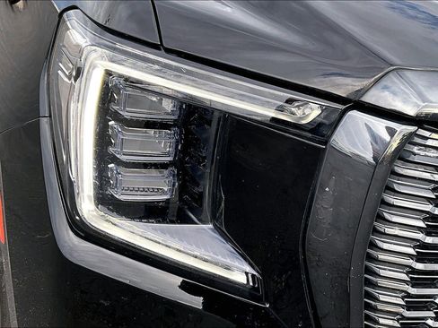 Used 2023 GMC Yukon Denali Ultimate w/ LPO, Floor Liner Package image 28