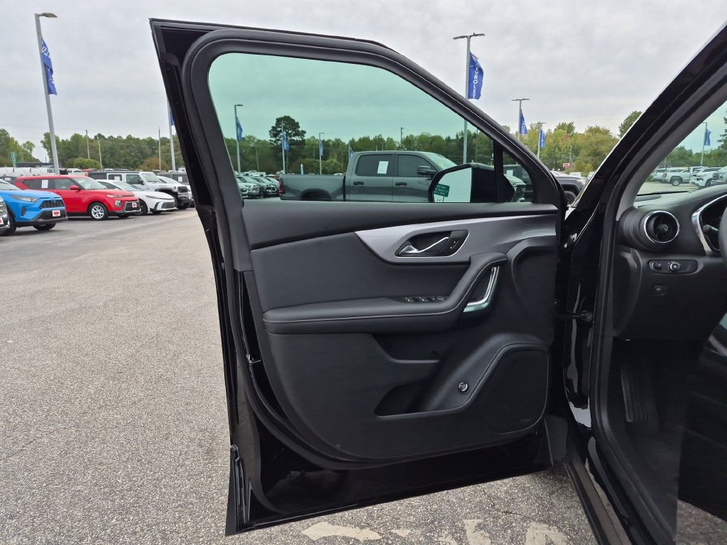 New 2026 Chevrolet Blazer LT w/ Convenience Package FWD image 12
