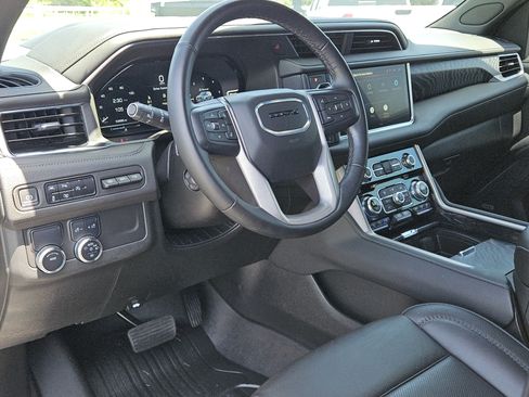 Used 2024 GMC Yukon XL Denali RWD image 28