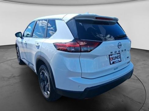 Used 2024 Nissan Rogue SV FWD image 10