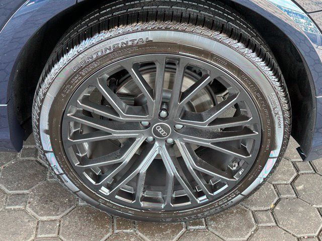 Used 2025 Audi SQ8 Prestige AWD/4WD image 6