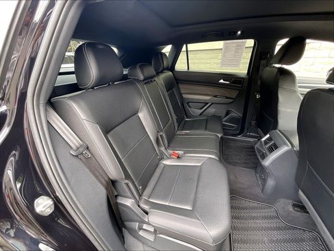 Certified 2022 Volkswagen Atlas Cross Sport SEL R-Line AWD/4WD image 26