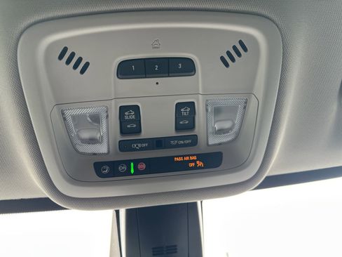 Used 2021 Chevrolet Traverse High Country FWD image 82